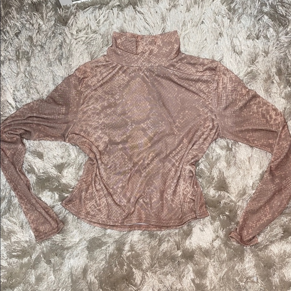 Pink snake skin crop